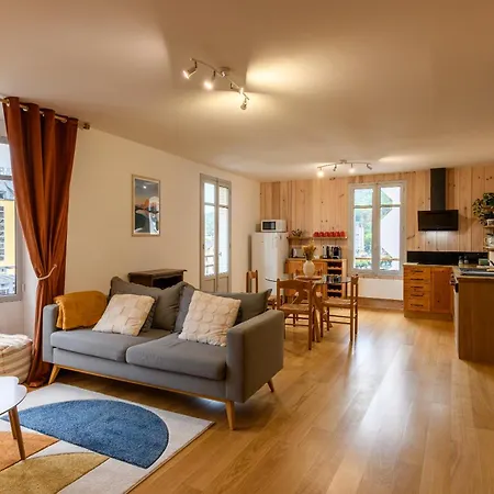 Le Du Sanctuaire Vue Sur Le Gave De Pau Lourdes