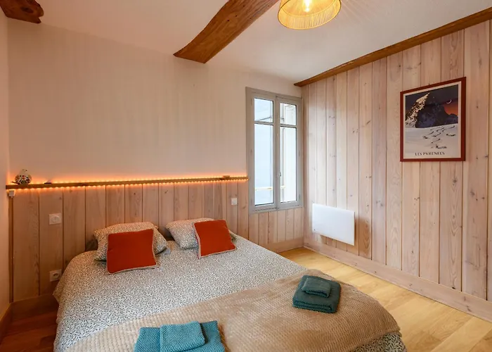 Le Du Sanctuaire Vue Sur Le Gave De Pau Lourdes